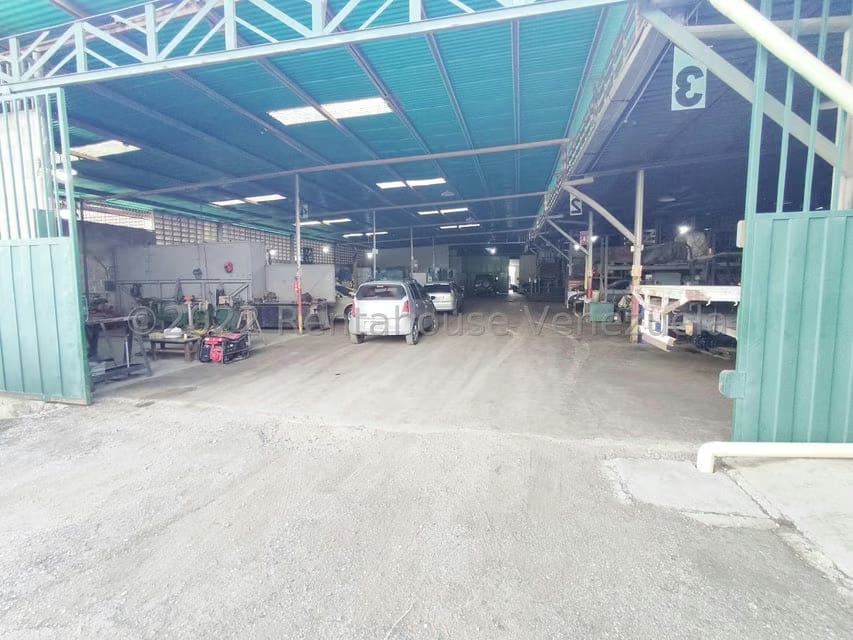 Comercial (Galpon - Deposito) en Venta en Zona Industrial 2, Lara - 32