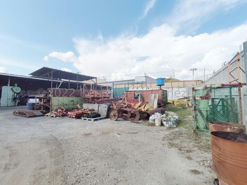 Comercial (Galpon - Deposito) en Venta en Zona Industrial 2, Lara - 36