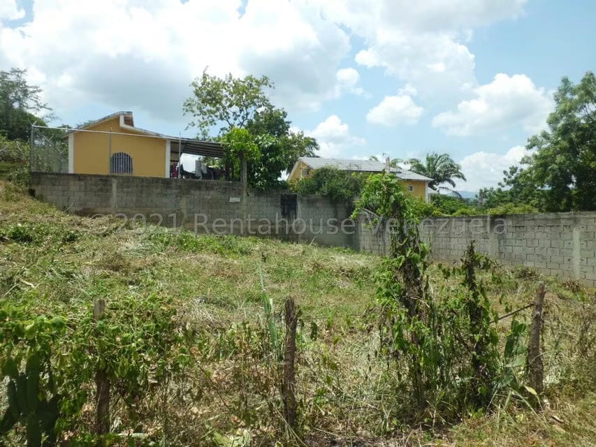 Terreno (Residencial) en Venta en Las Carolinas, Miranda