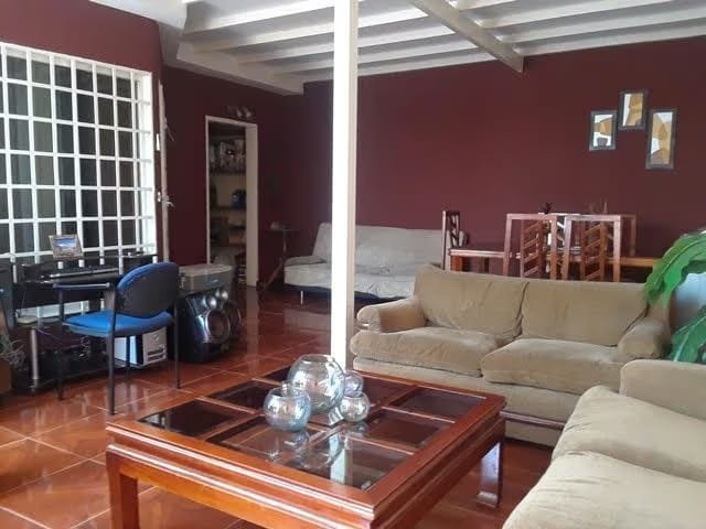 CASA EN VENTA EN URB. LAGUNA PARAISO MATURÍN - 4