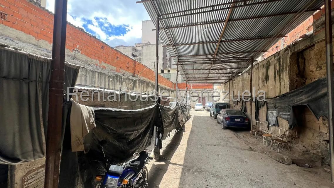 Terreno (Comercial) en Venta en Quinta Crespo, Distrito Metropolitano - 3