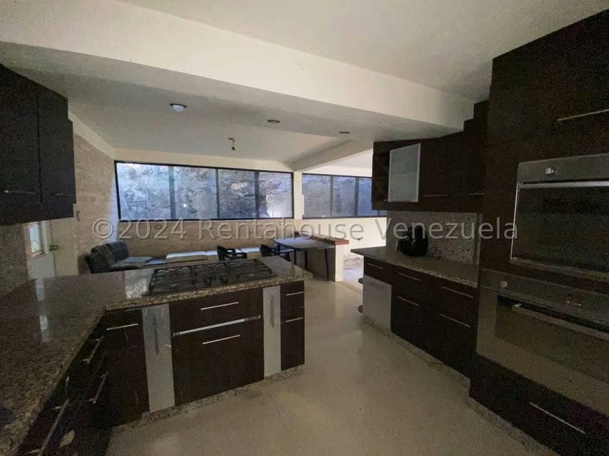 Casa (1 Nivel) en Venta en Cumbres de Curumo, Distrito Metropolitano - 2