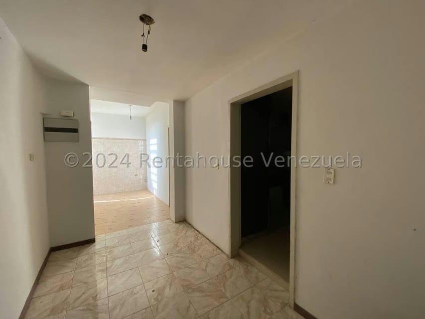 Casa (1 Nivel) en Venta en Cumbres de Curumo, Distrito Metropolitano - 17