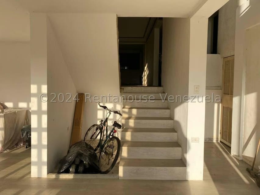Casa (1 Nivel) en Venta en Cumbres de Curumo, Distrito Metropolitano - 27