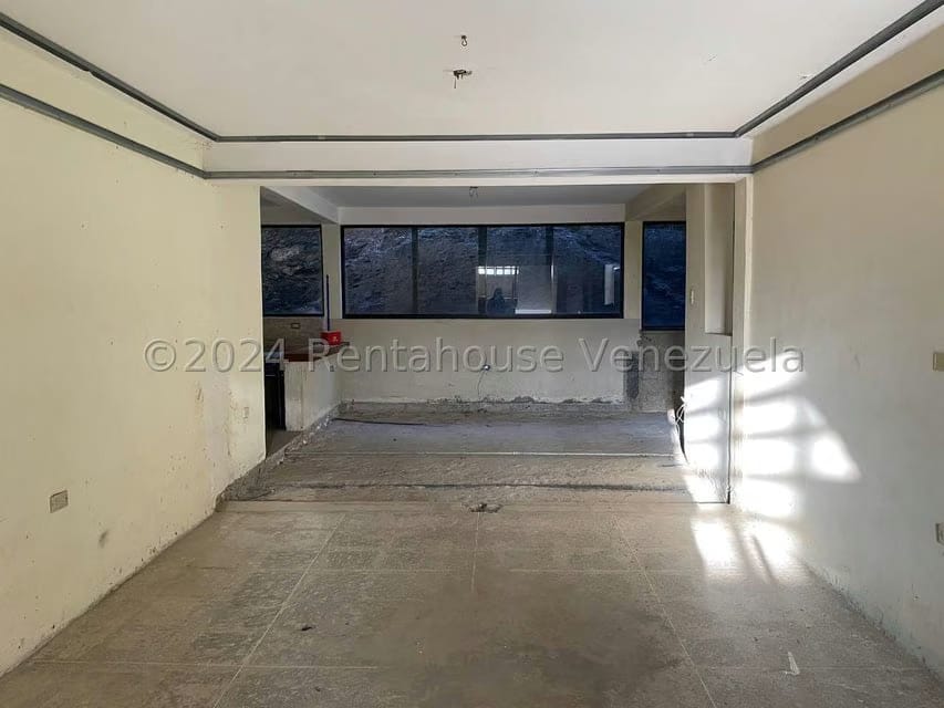 Casa (1 Nivel) en Venta en Cumbres de Curumo, Distrito Metropolitano - 33