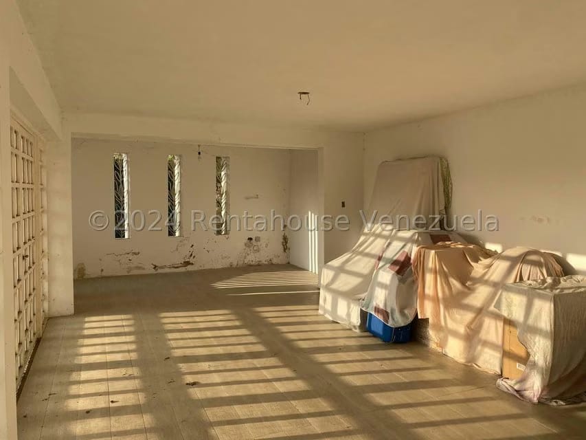 Casa (1 Nivel) en Venta en Cumbres de Curumo, Distrito Metropolitano - 34