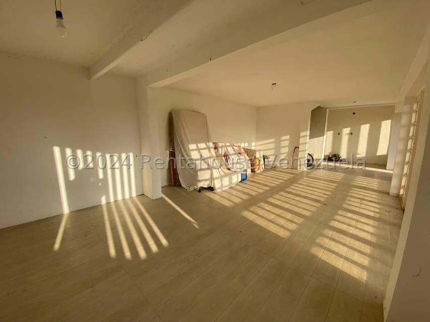 Casa (1 Nivel) en Venta en Cumbres de Curumo, Distrito Metropolitano - 35