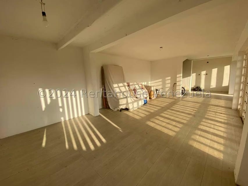 Casa (1 Nivel) en Venta en Cumbres de Curumo, Distrito Metropolitano - 36