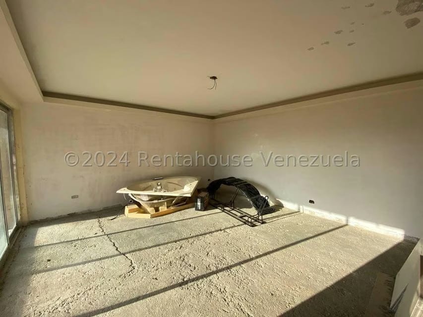 Casa (1 Nivel) en Venta en Cumbres de Curumo, Distrito Metropolitano - 39