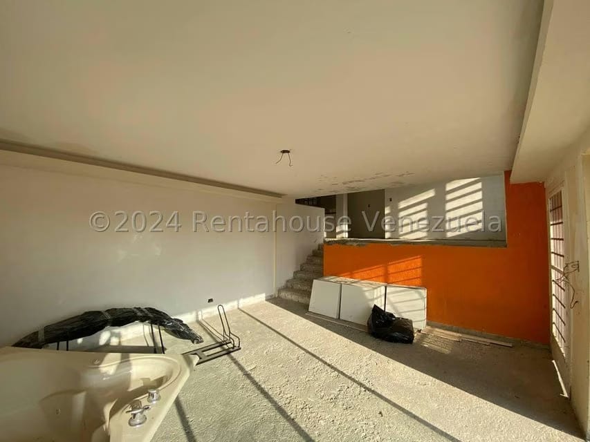 Casa (1 Nivel) en Venta en Cumbres de Curumo, Distrito Metropolitano - 40