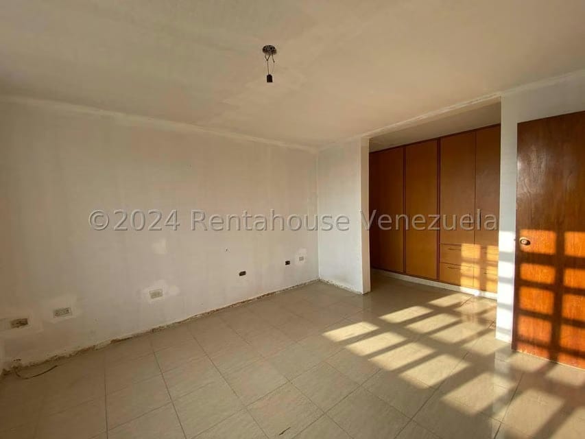Casa (1 Nivel) en Venta en Cumbres de Curumo, Distrito Metropolitano - 5