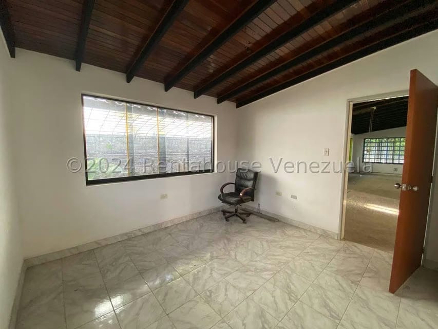 Casa (1 Nivel) en Venta en Cumbres de Curumo, Distrito Metropolitano - 49