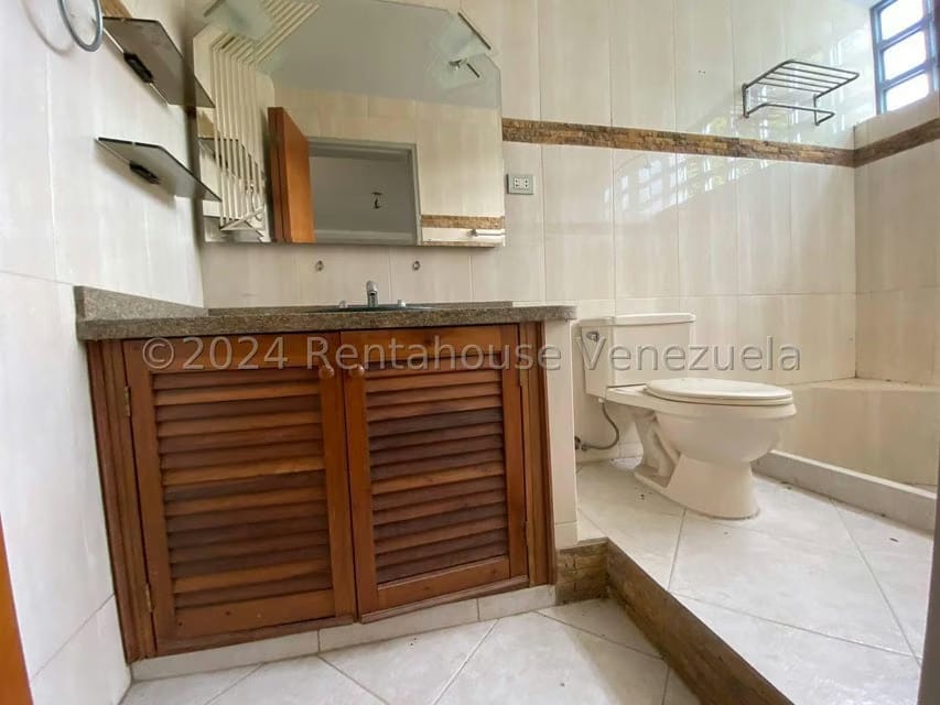 Casa (1 Nivel) en Venta en Cumbres de Curumo, Distrito Metropolitano - 61