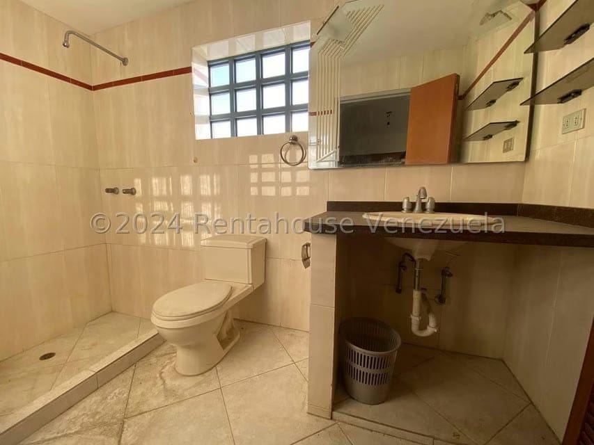 Casa (1 Nivel) en Venta en Cumbres de Curumo, Distrito Metropolitano - 66