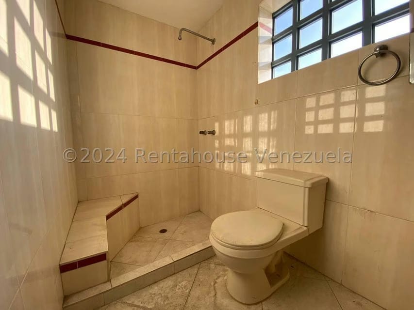 Casa (1 Nivel) en Venta en Cumbres de Curumo, Distrito Metropolitano - 70