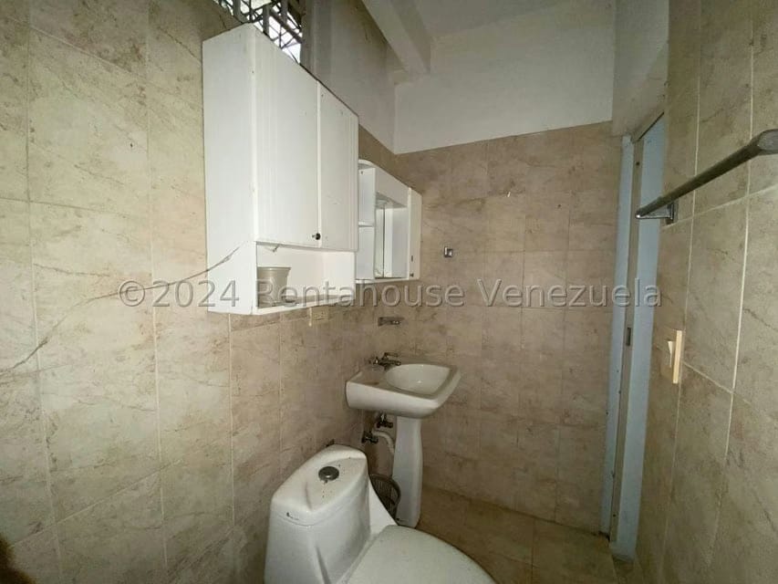 Casa (1 Nivel) en Venta en Cumbres de Curumo, Distrito Metropolitano - 9