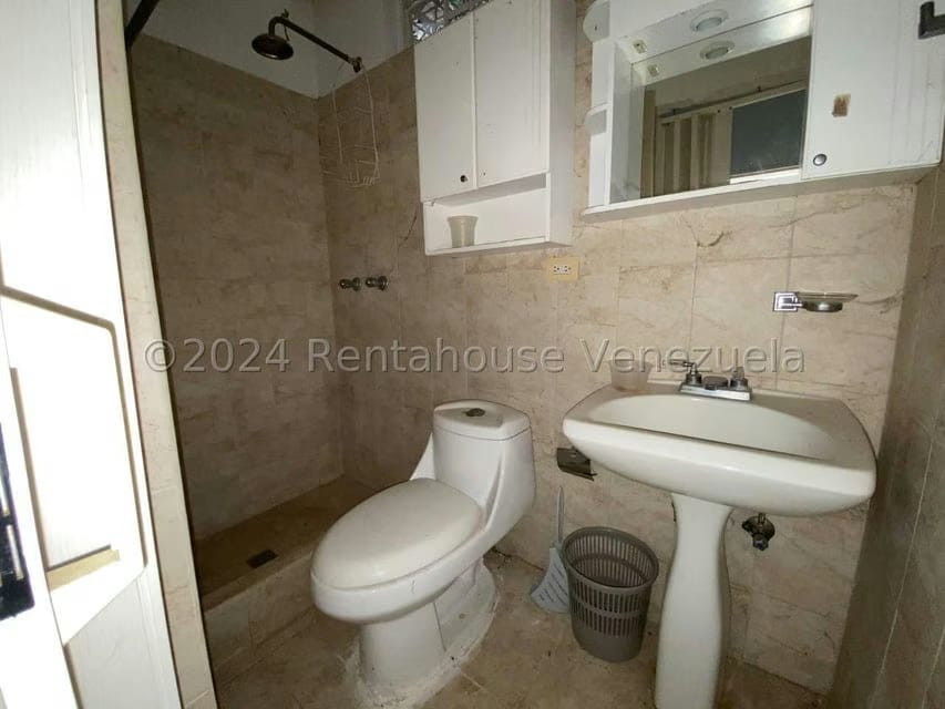 Casa (1 Nivel) en Venta en Cumbres de Curumo, Distrito Metropolitano - 10