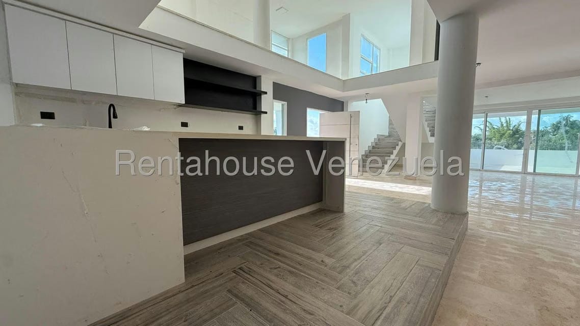 Casa (Multipes Niveles) en Venta en Parque el Retiro, Miranda - 11