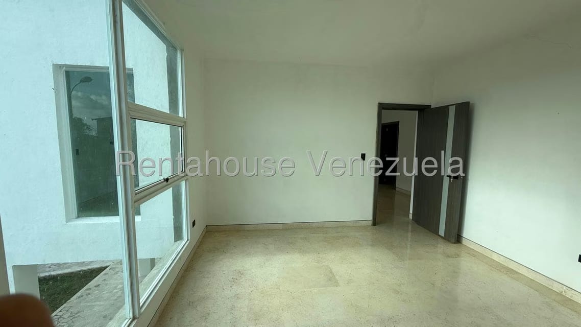Casa (Multipes Niveles) en Venta en Parque el Retiro, Miranda - 18