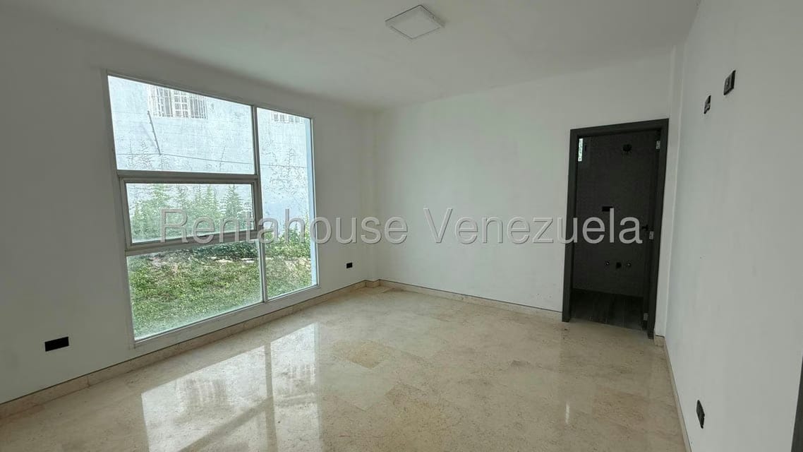 Casa (Multipes Niveles) en Venta en Parque el Retiro, Miranda - 19