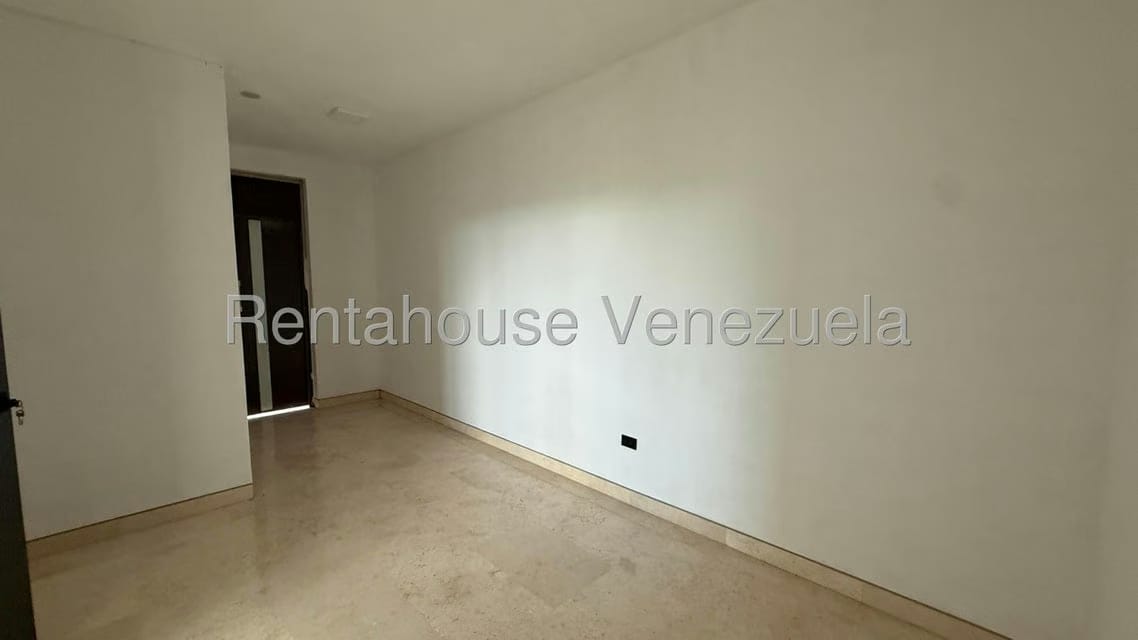 Casa (Multipes Niveles) en Venta en Parque el Retiro, Miranda - 27