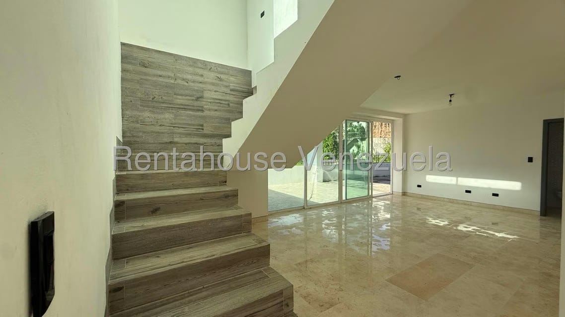 Casa (Multipes Niveles) en Venta en Parque el Retiro, Miranda - 32