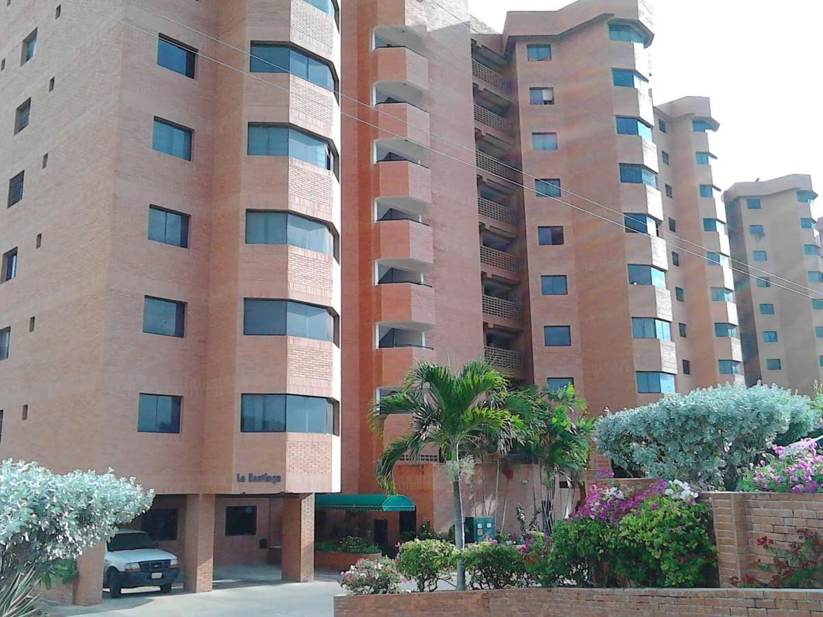 APARTAMENTO EN CONJ RES LA LAGUNA, PUERTO LA CRUZ
