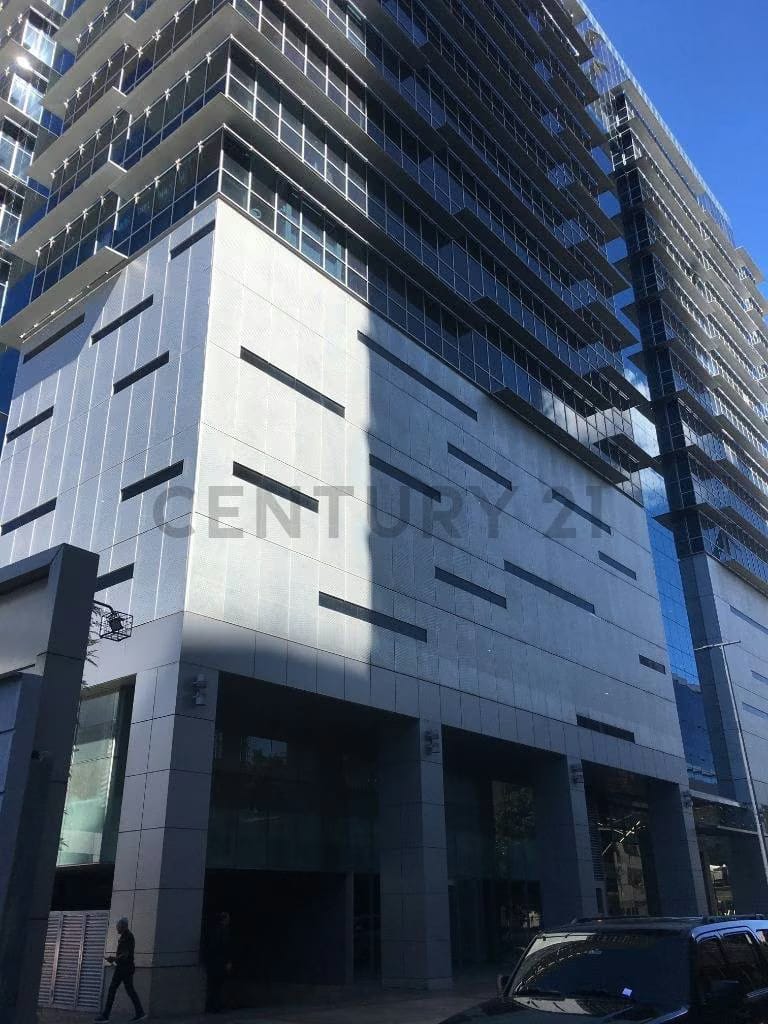 Venta Oficina 661.57 m,2 en Obra Gris.