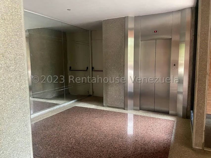 Apartamento (1 Nivel) en Alquiler en Colinas de Valle Arriba, Distrito Metropolitano - 2