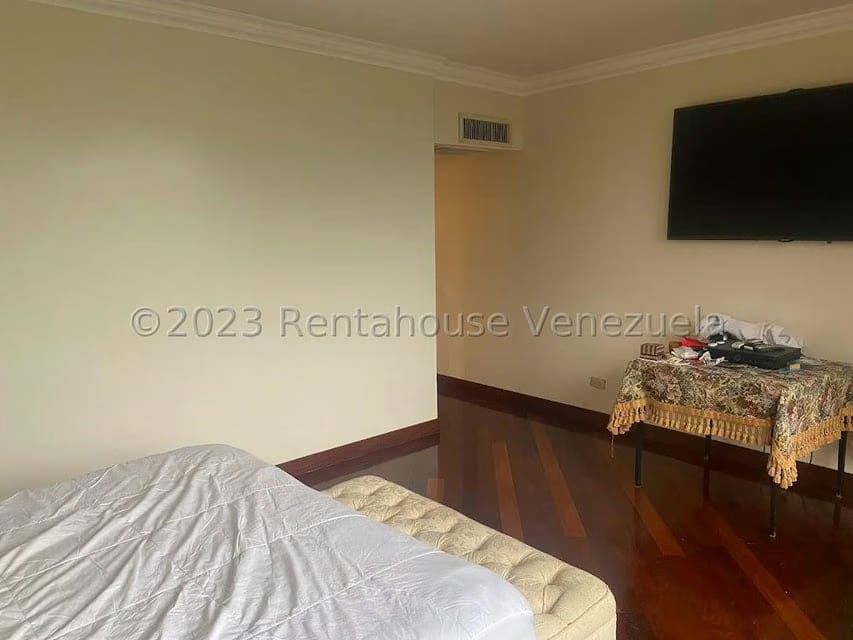 Apartamento (1 Nivel) en Alquiler en Colinas de Valle Arriba, Distrito Metropolitano - 24