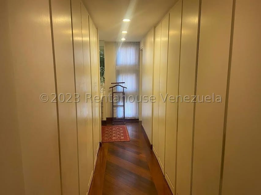 Apartamento (1 Nivel) en Alquiler en Colinas de Valle Arriba, Distrito Metropolitano - 25