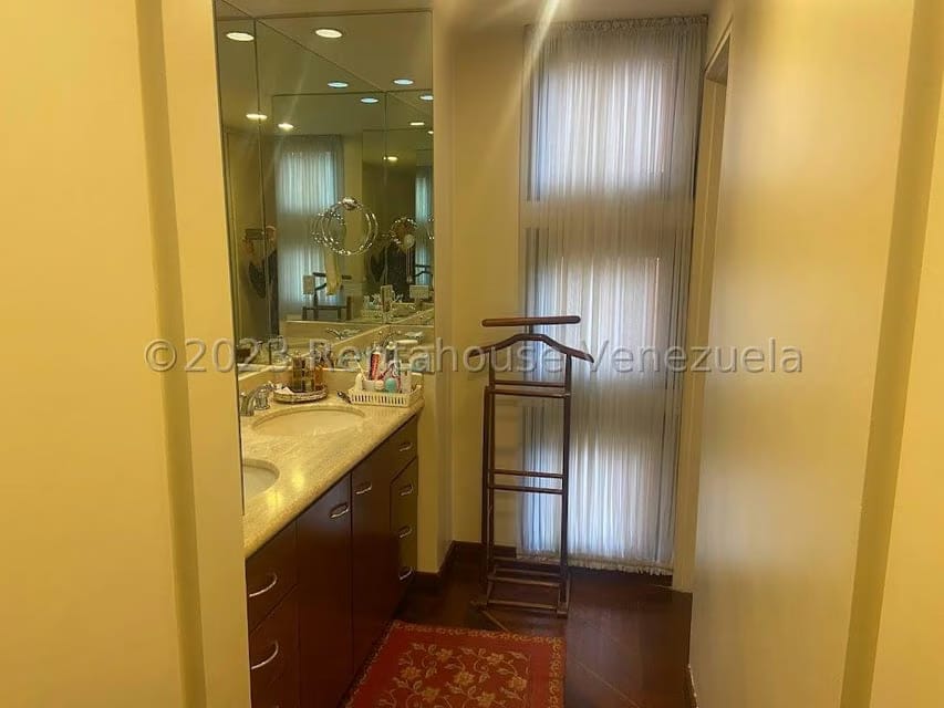 Apartamento (1 Nivel) en Alquiler en Colinas de Valle Arriba, Distrito Metropolitano - 26