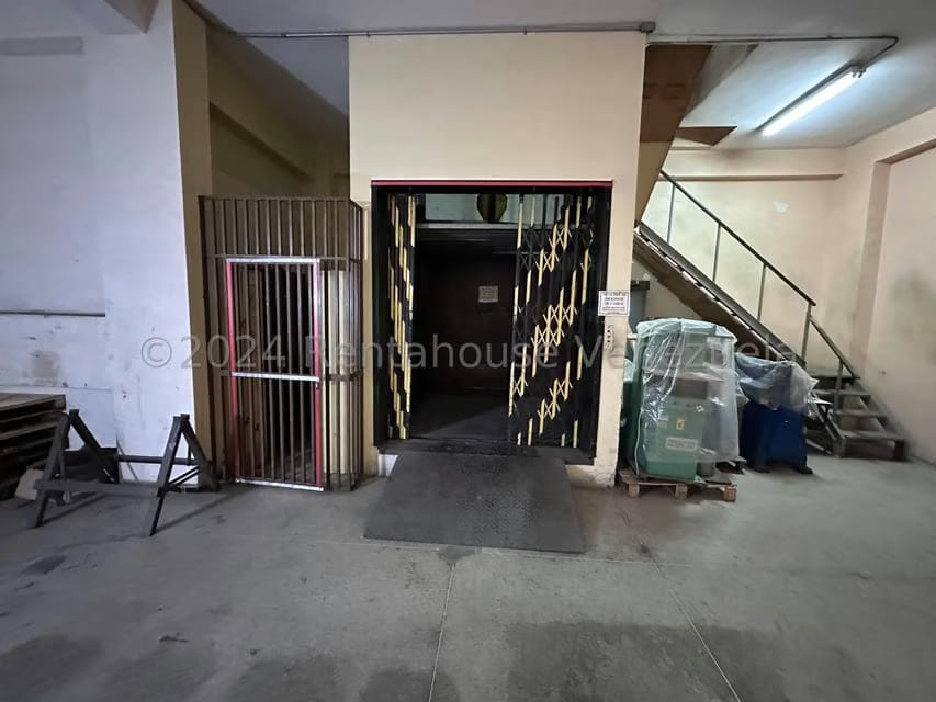 Comercial (Galpon - Deposito) en Venta en Parroquia Altagracia, Distrito Metropolitano - 23