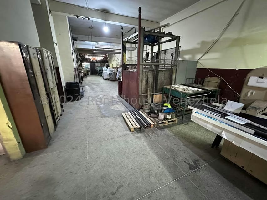 Comercial (Galpon - Deposito) en Venta en Parroquia Altagracia, Distrito Metropolitano - 28