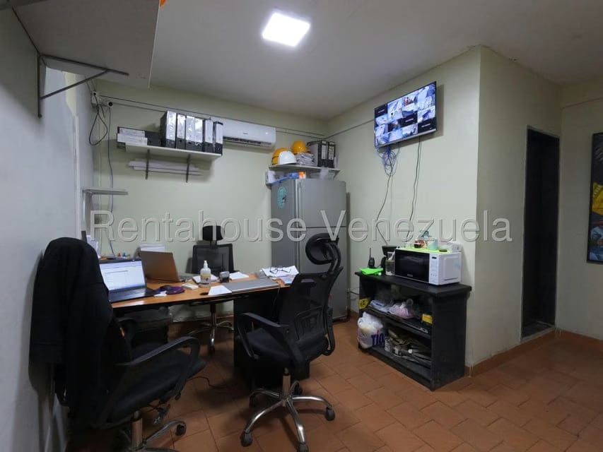 Comercial (Galpon - Deposito) en Alquiler en Zona Industrial 2, Lara - 23