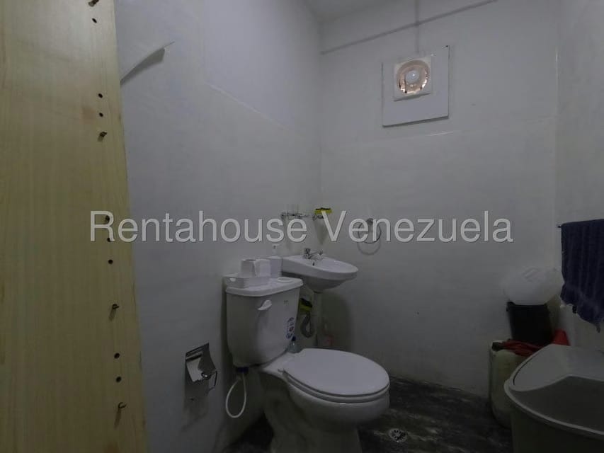 Comercial (Galpon - Deposito) en Alquiler en Zona Industrial 2, Lara - 24