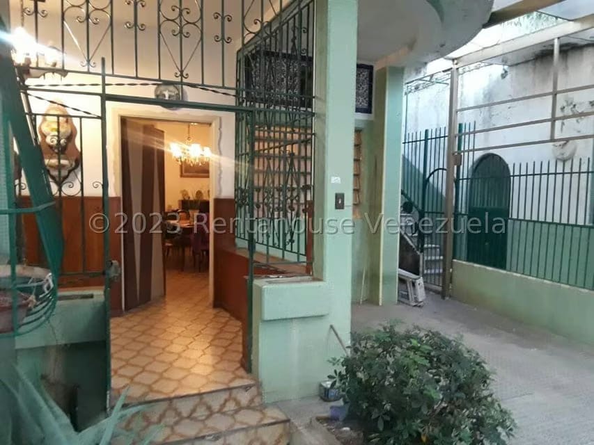 Casa (Multipes Niveles) en Venta en Los Chorros, Distrito Metropolitano - 4