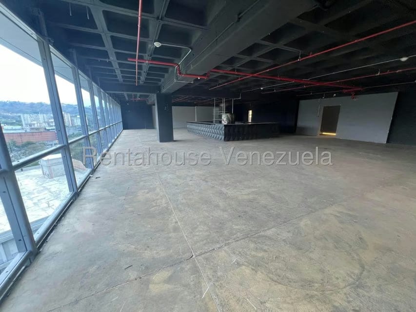 Comercial (Local Comercial) en Alquiler en Cerro Verde, Distrito Metropolitano - 11