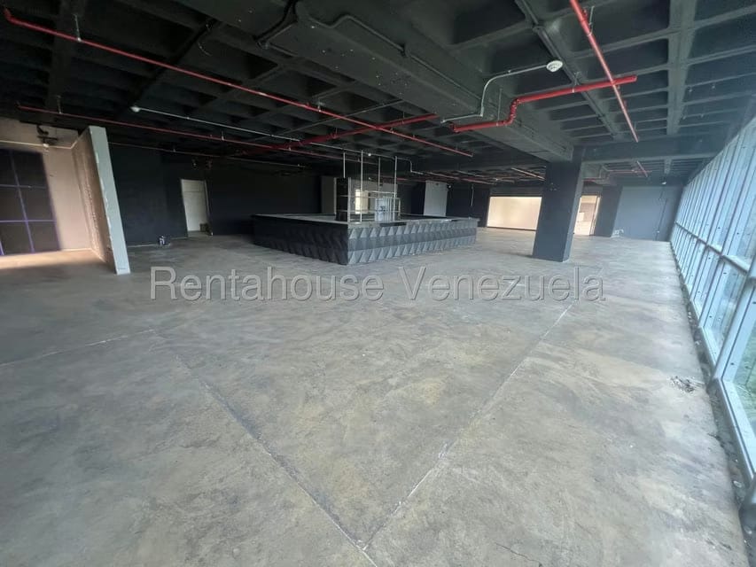 Comercial (Local Comercial) en Alquiler en Cerro Verde, Distrito Metropolitano - 14