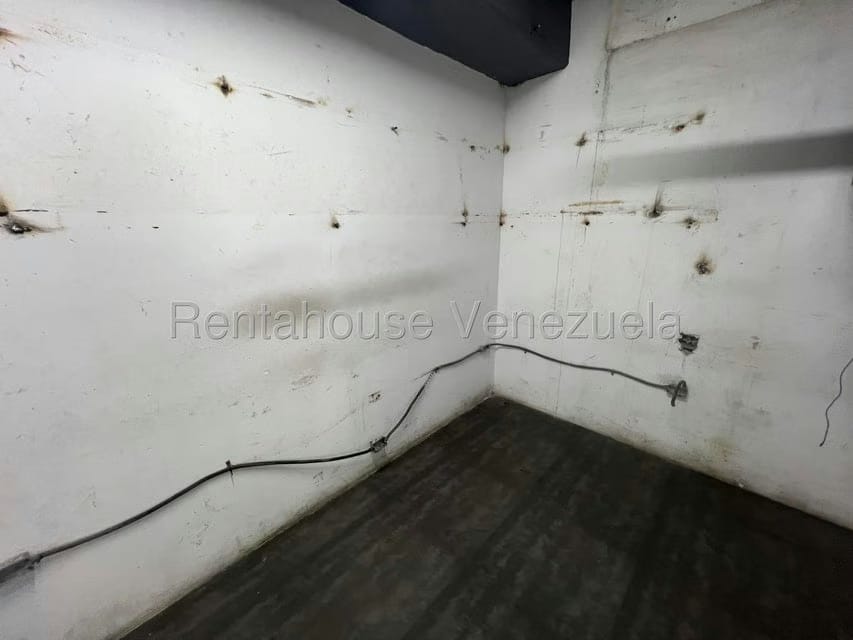 Comercial (Local Comercial) en Alquiler en Cerro Verde, Distrito Metropolitano - 15