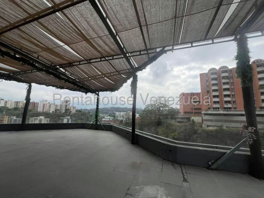 Comercial (Local Comercial) en Alquiler en Cerro Verde, Distrito Metropolitano - 17