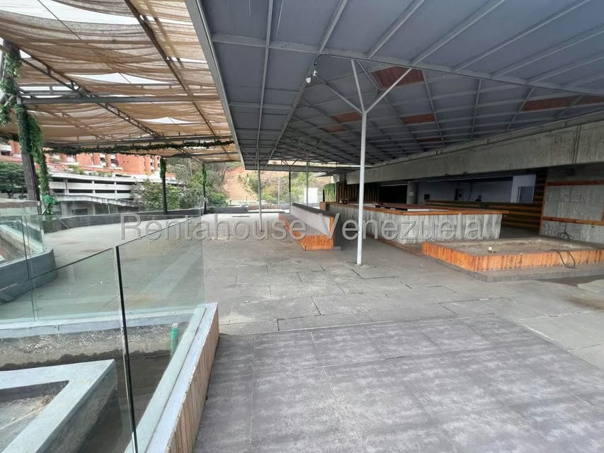 Comercial (Local Comercial) en Alquiler en Cerro Verde, Distrito Metropolitano - 20
