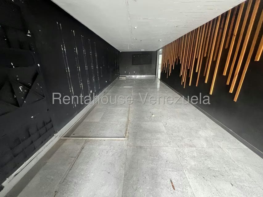 Comercial (Local Comercial) en Alquiler en Cerro Verde, Distrito Metropolitano - 25