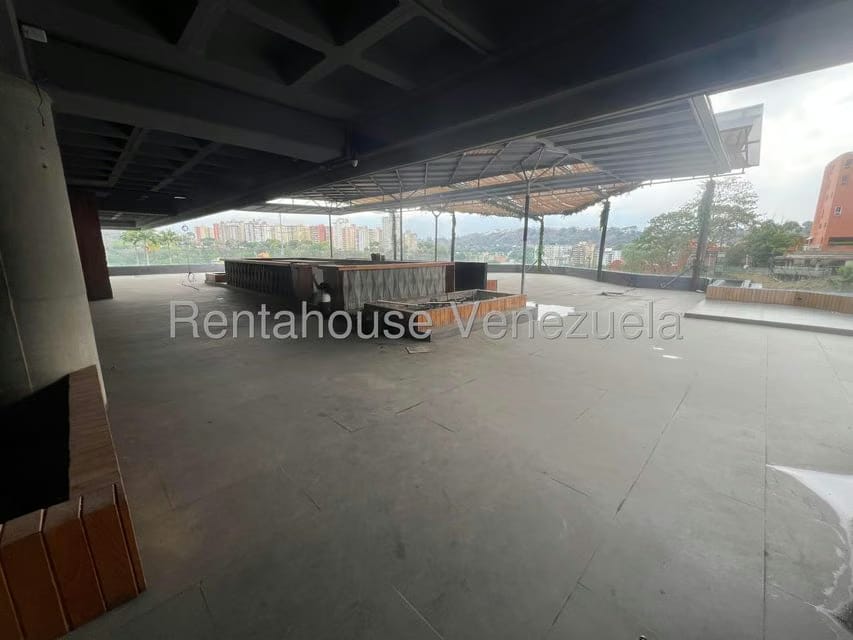 Comercial (Local Comercial) en Alquiler en Cerro Verde, Distrito Metropolitano - 26