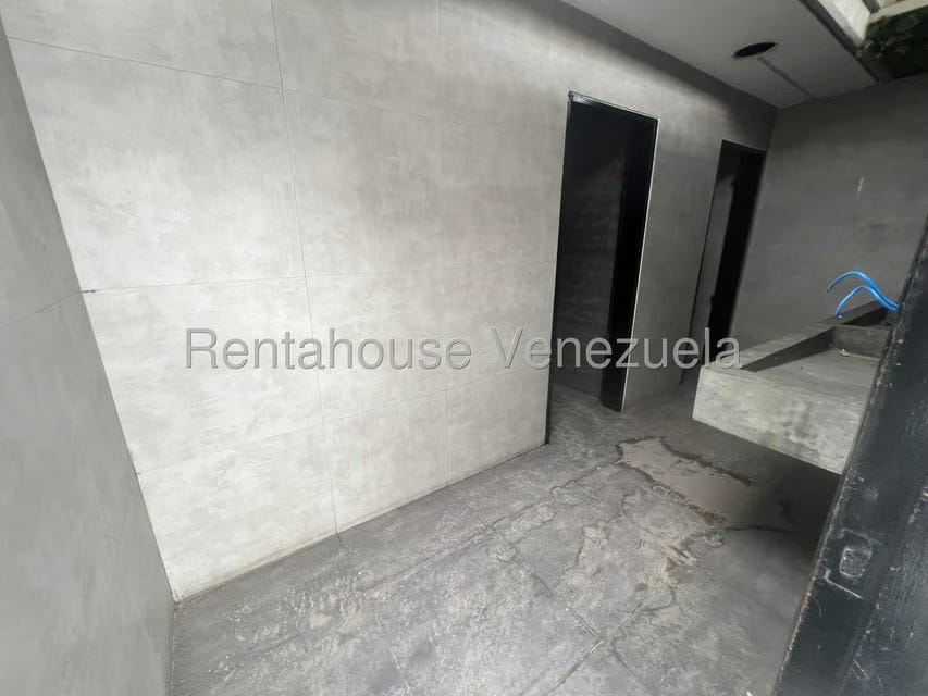 Comercial (Local Comercial) en Alquiler en Cerro Verde, Distrito Metropolitano - 29