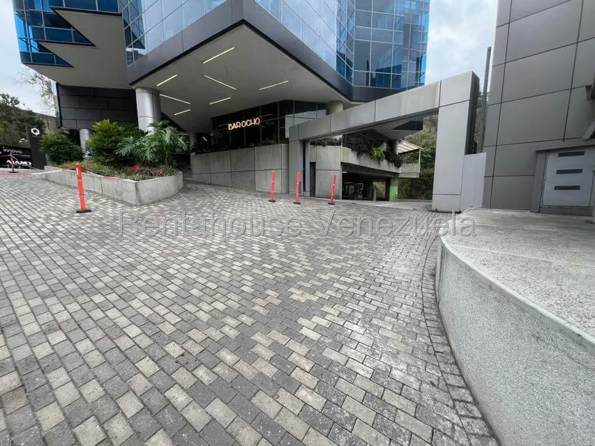 Comercial (Local Comercial) en Alquiler en Cerro Verde, Distrito Metropolitano - 33