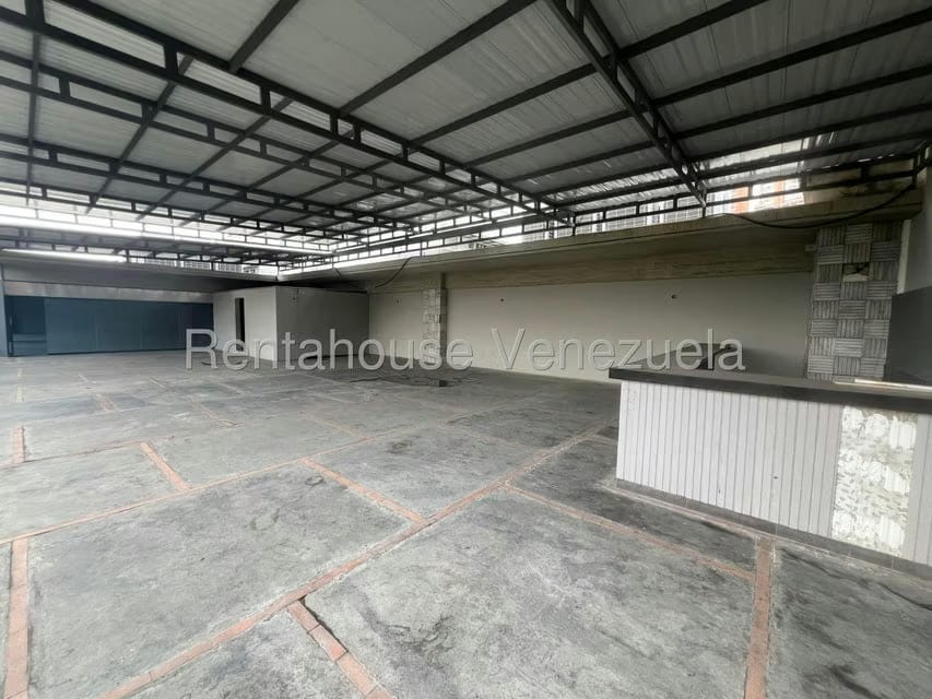 Comercial (Local Comercial) en Alquiler en Cerro Verde, Distrito Metropolitano - 7