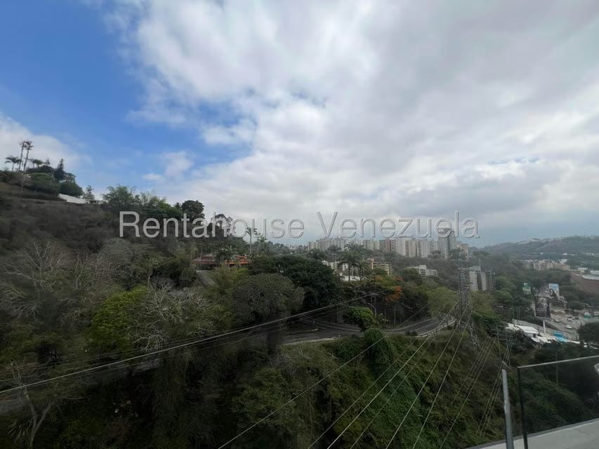 Comercial (Local Comercial) en Alquiler en Cerro Verde, Distrito Metropolitano - 8