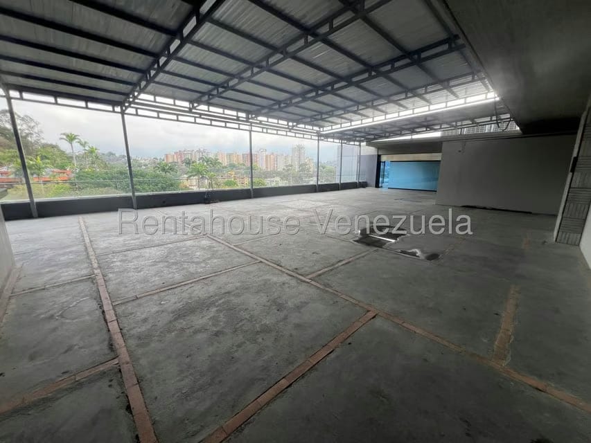 Comercial (Local Comercial) en Alquiler en Cerro Verde, Distrito Metropolitano - 9