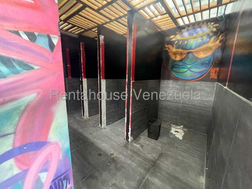 Comercial (Local Comercial) en Alquiler en Cerro Verde, Distrito Metropolitano - 10
